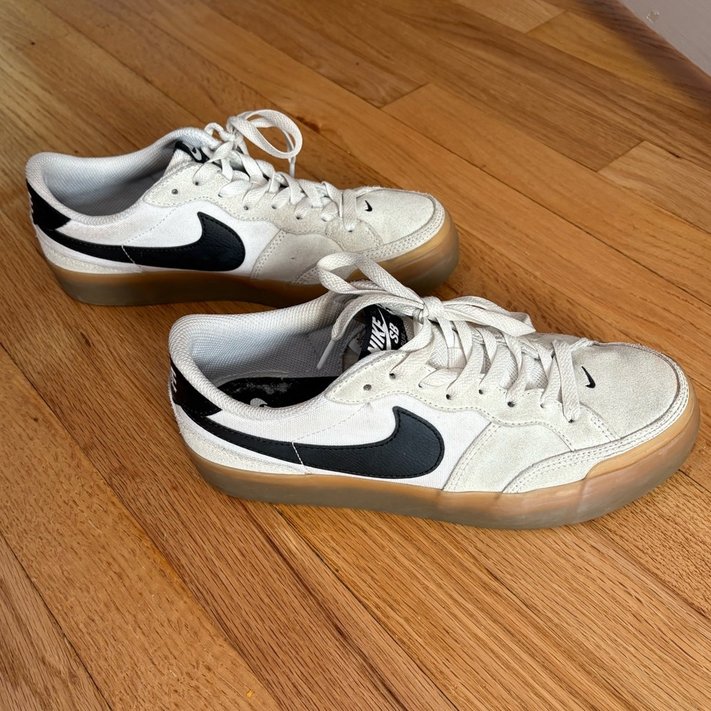 NIKE Women’s SB Zoom Pogo Plus Black White Suede and Canvas Sneakers | 8